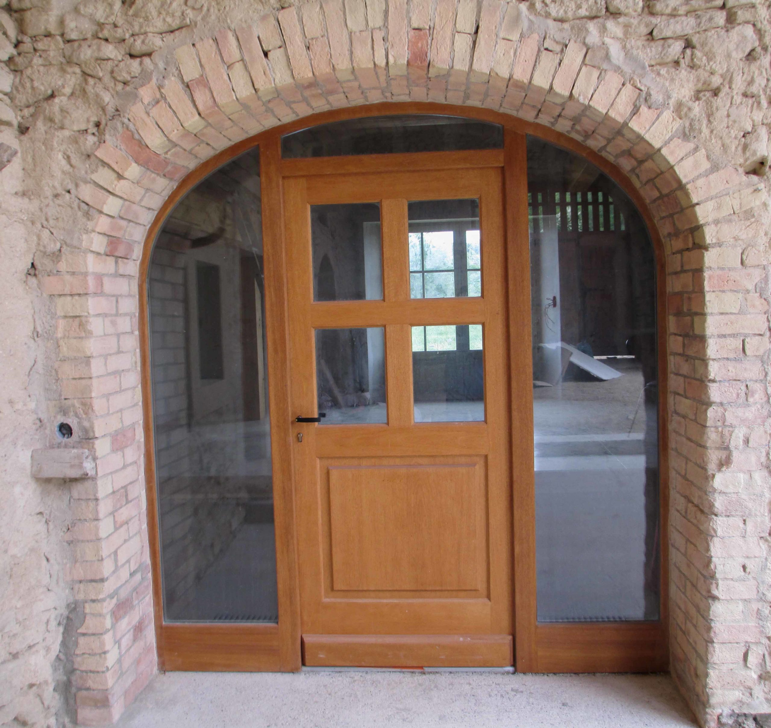 menuiserie portes d'entrée double vantaux bois
